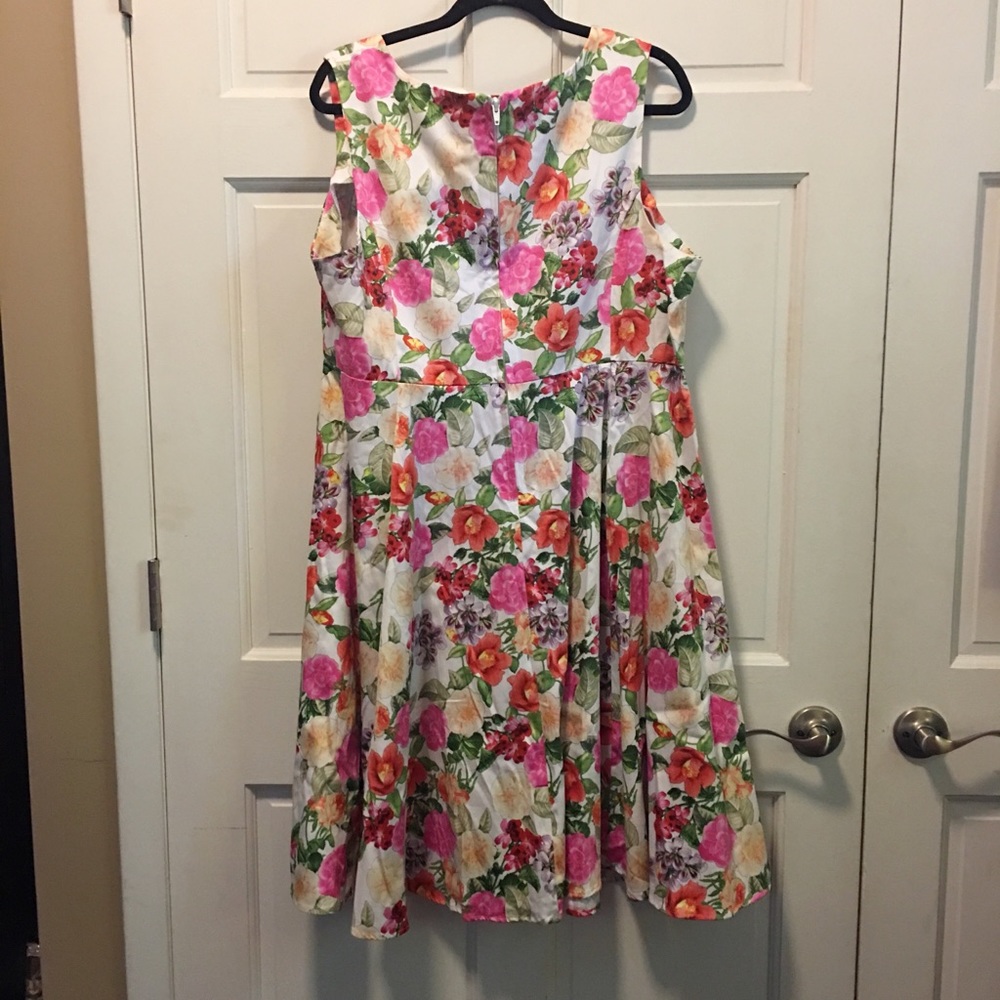 Hearts and Roses Floral Swing Dress - Picture 3 of 4